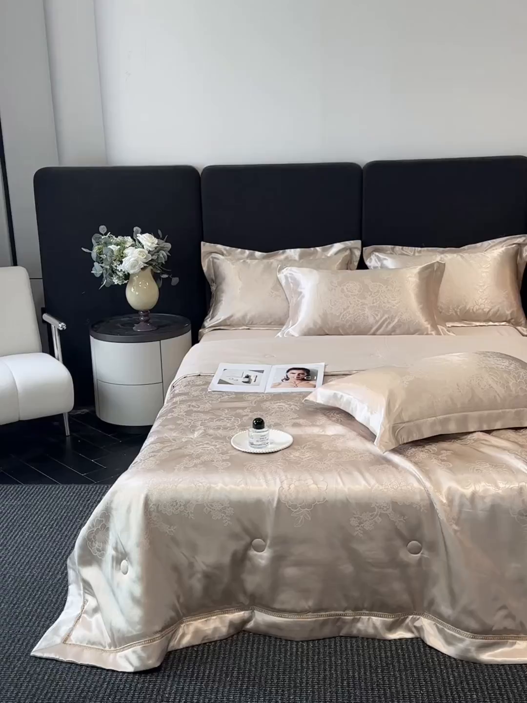 91家纺网 家纺一手货源 找家纺 博纳家纺 2026新款轻奢高端色织定位提花拼角镂空款夏被四件套冰丝凉感夏被四件套繁花魅影 香槟