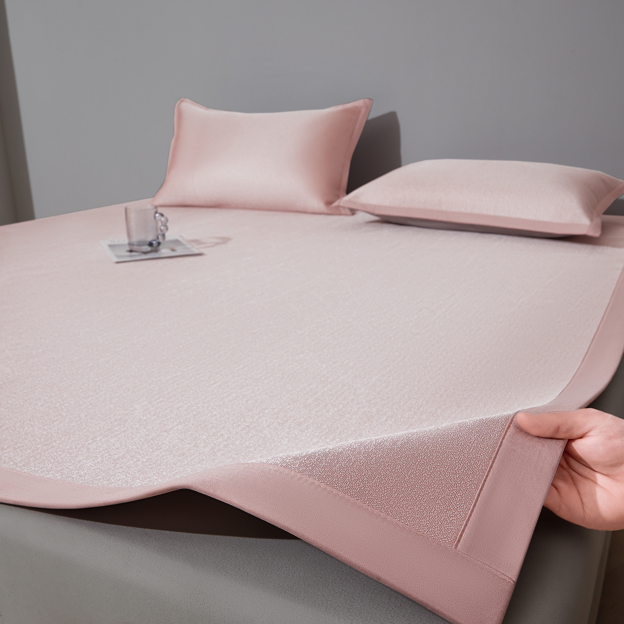 91家纺网 家纺一手货源 找家纺 航途席业 2026新款清澜肌理粗冰丝凉席席子-可机洗 粉