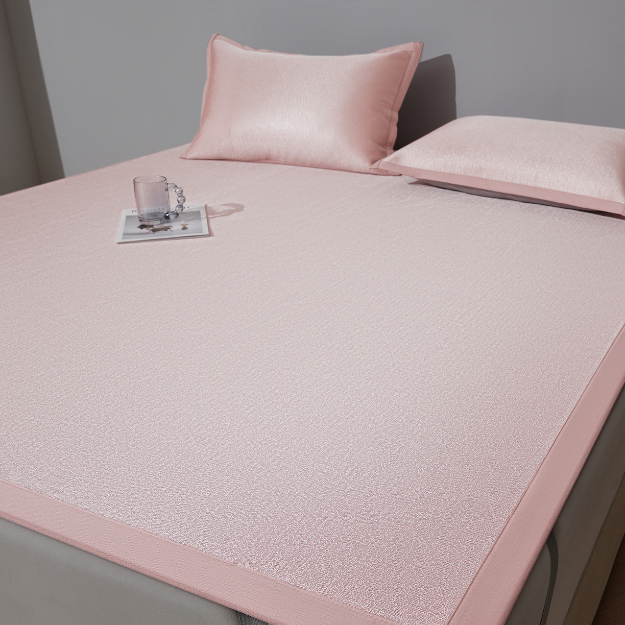 91家纺网 家纺一手货源 找家纺 航途席业 2026新款清澜肌理粗冰丝凉席席子-可机洗 粉