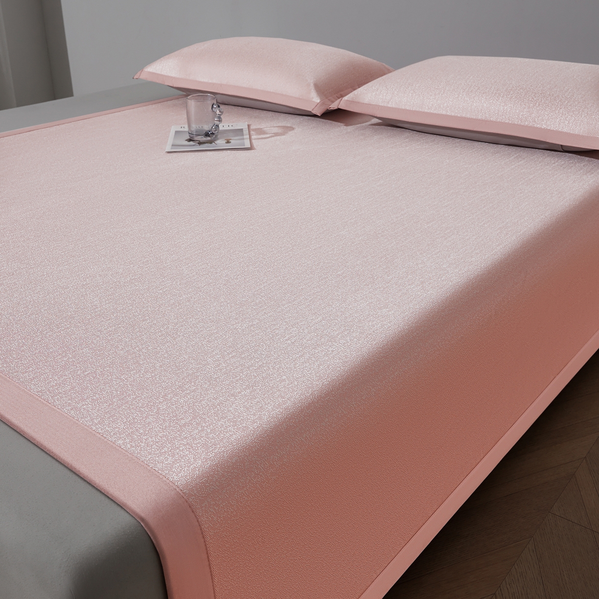 91家纺网 家纺一手货源 找家纺 航途席业 2026新款清澜肌理粗冰丝凉席席子-可机洗 粉