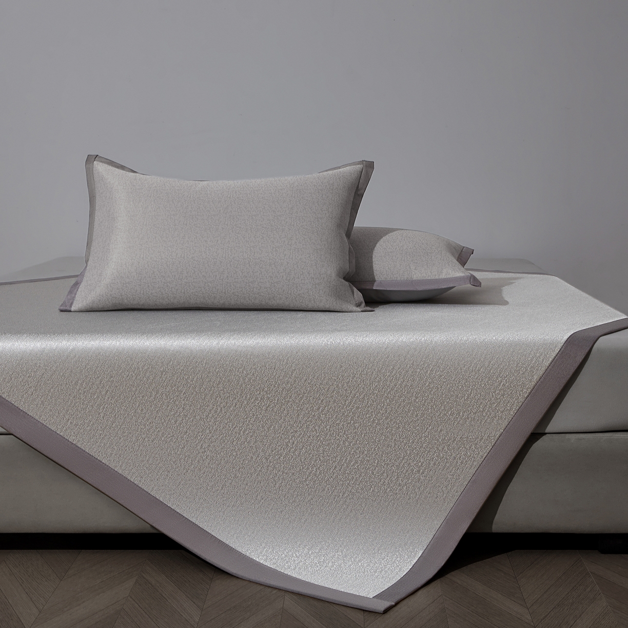 91家纺网 家纺一手货源 找家纺 航途席业 2026新款清澜肌理粗冰丝凉席席子-可机洗 灰