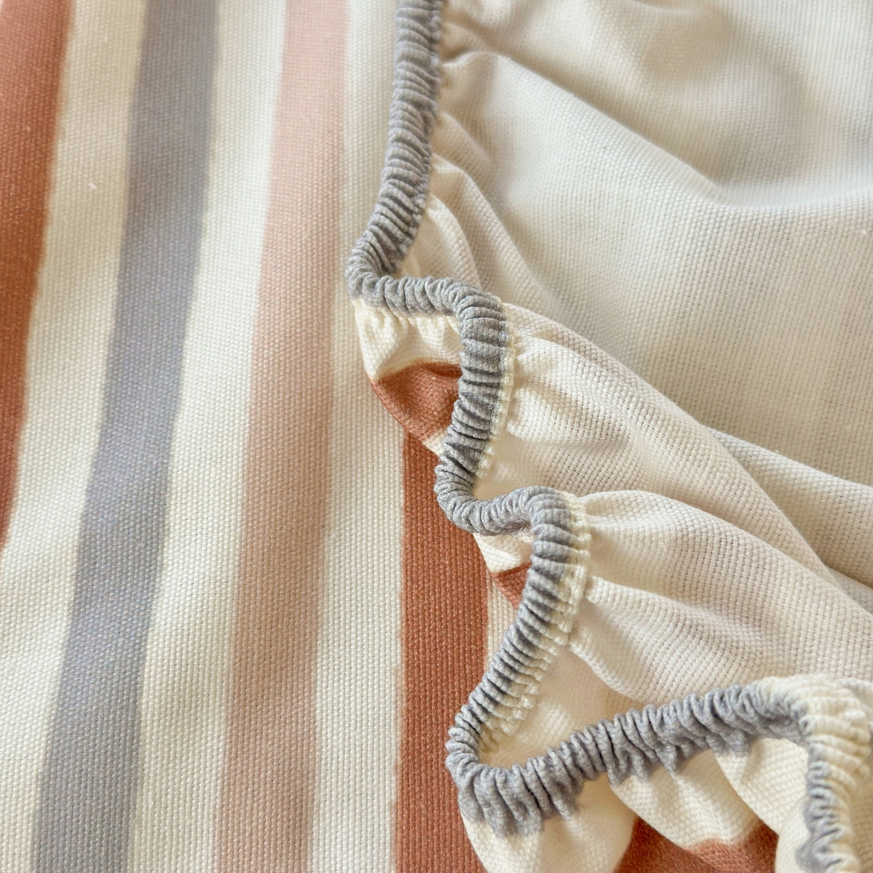 91家纺网 家纺一手货源 找家纺 沐棉家居 2026新款毛巾绣老粗布全棉纯棉床笠单品床笠单件 条纹巴拉