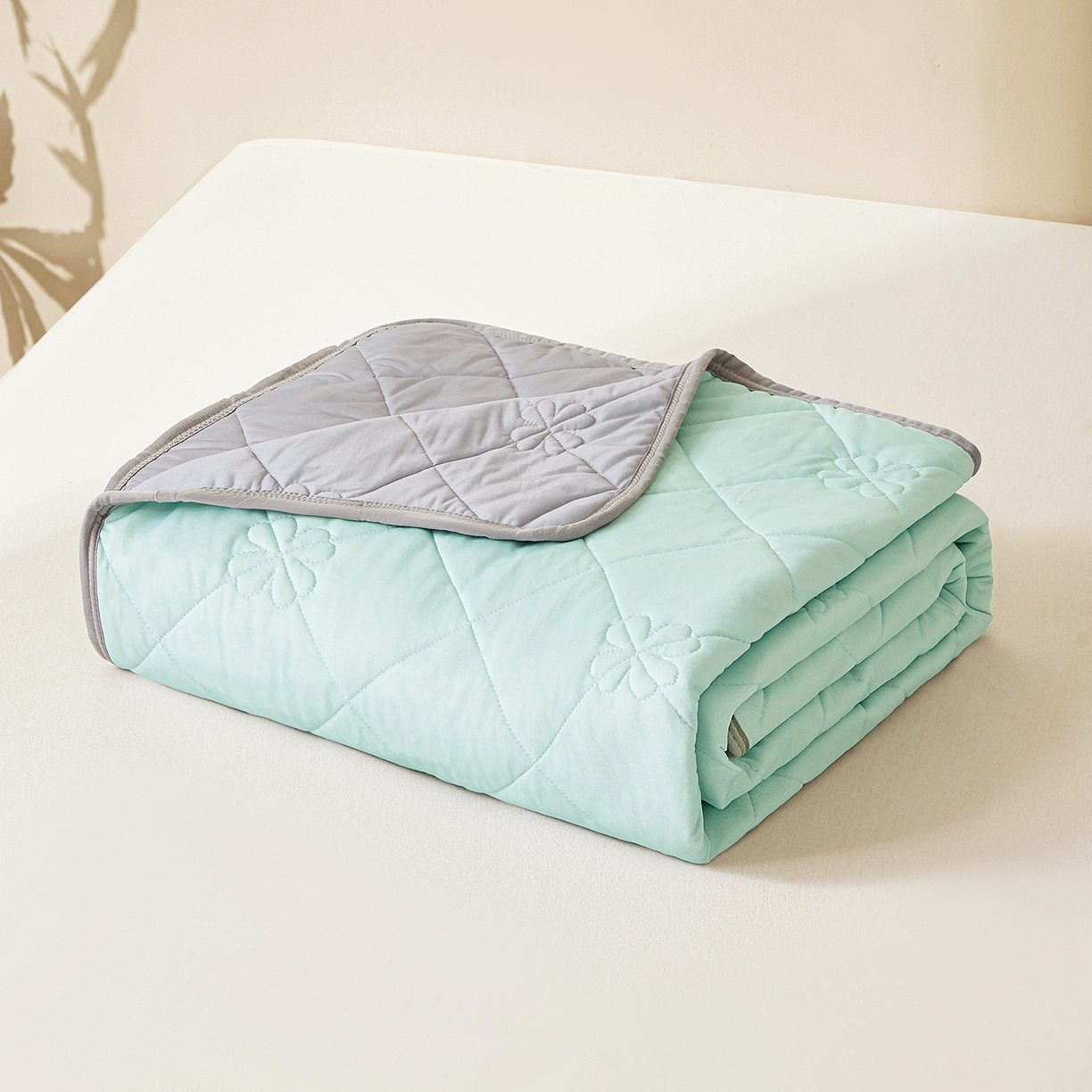 91家纺网 家纺一手货源 找家纺 （总）魅图家纺 2026新款跨境A类凉感丝夏被-中文版