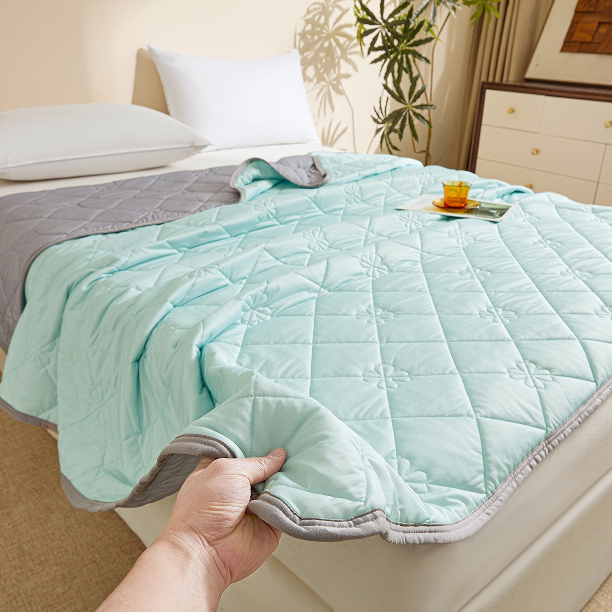 91家纺网 家纺一手货源 找家纺 魅图家纺 2026新款跨境A类凉感丝夏被-中文版 双拼-冰山绿