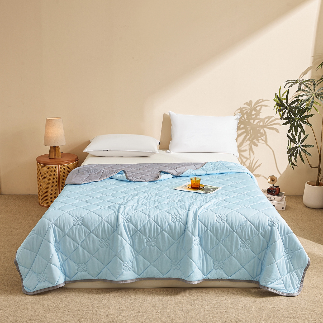 91家纺网 家纺一手货源 找家纺 魅图家纺 2026新款跨境A类凉感丝夏被-中文版 双拼-天空蓝