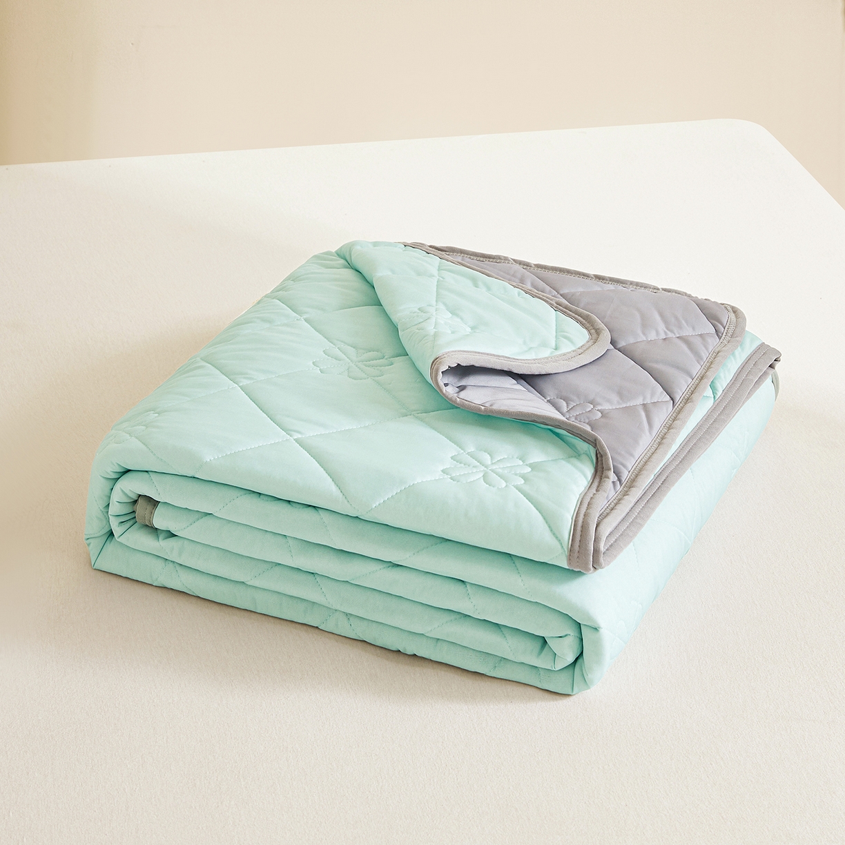 91家纺网 家纺一手货源 找家纺 魅图家纺 2026新款跨境A类凉感丝夏被-中文版 双拼-冰山绿