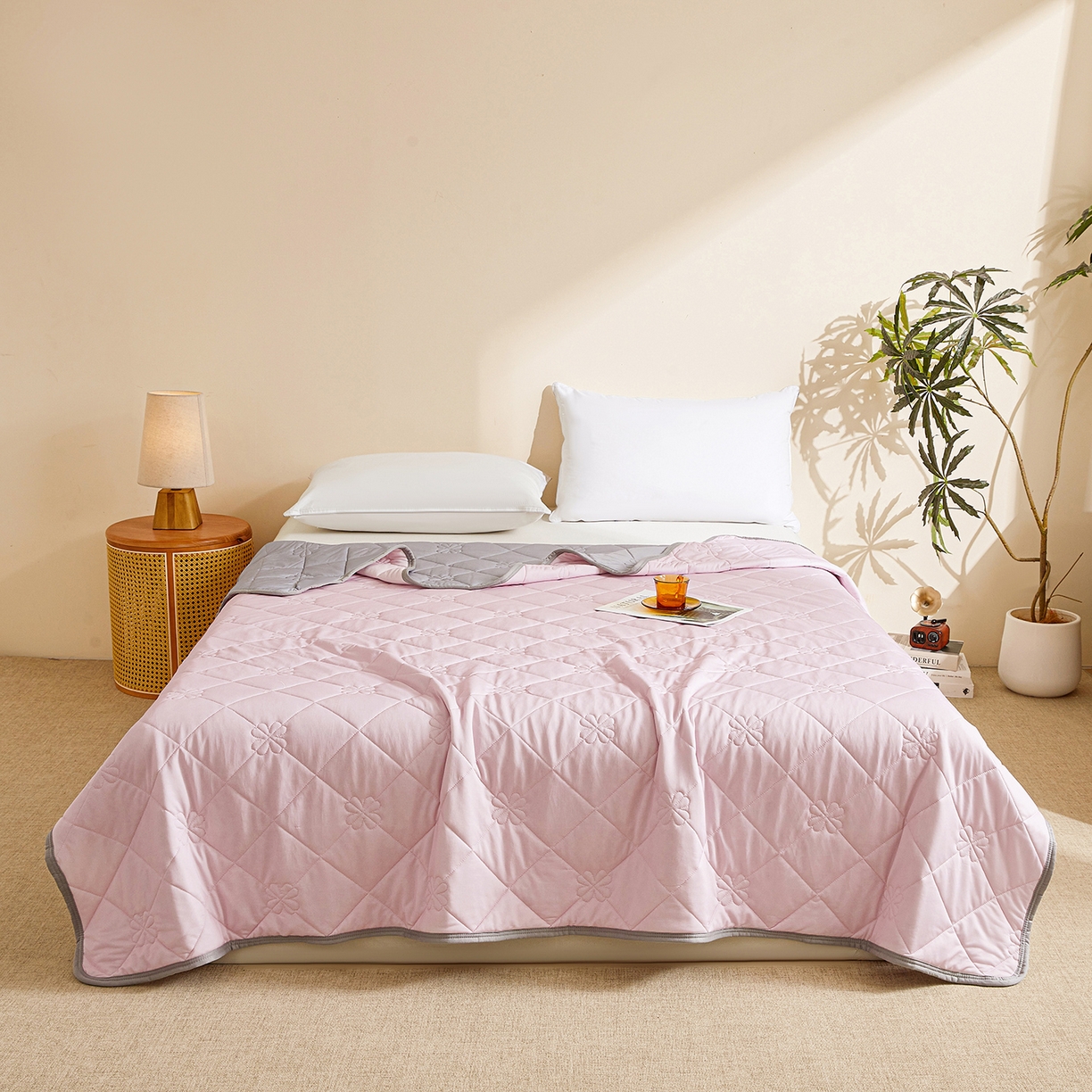 91家纺网 家纺一手货源 找家纺 魅图家纺 2026新款跨境A类凉感丝夏被-中文版 双拼-樱花粉