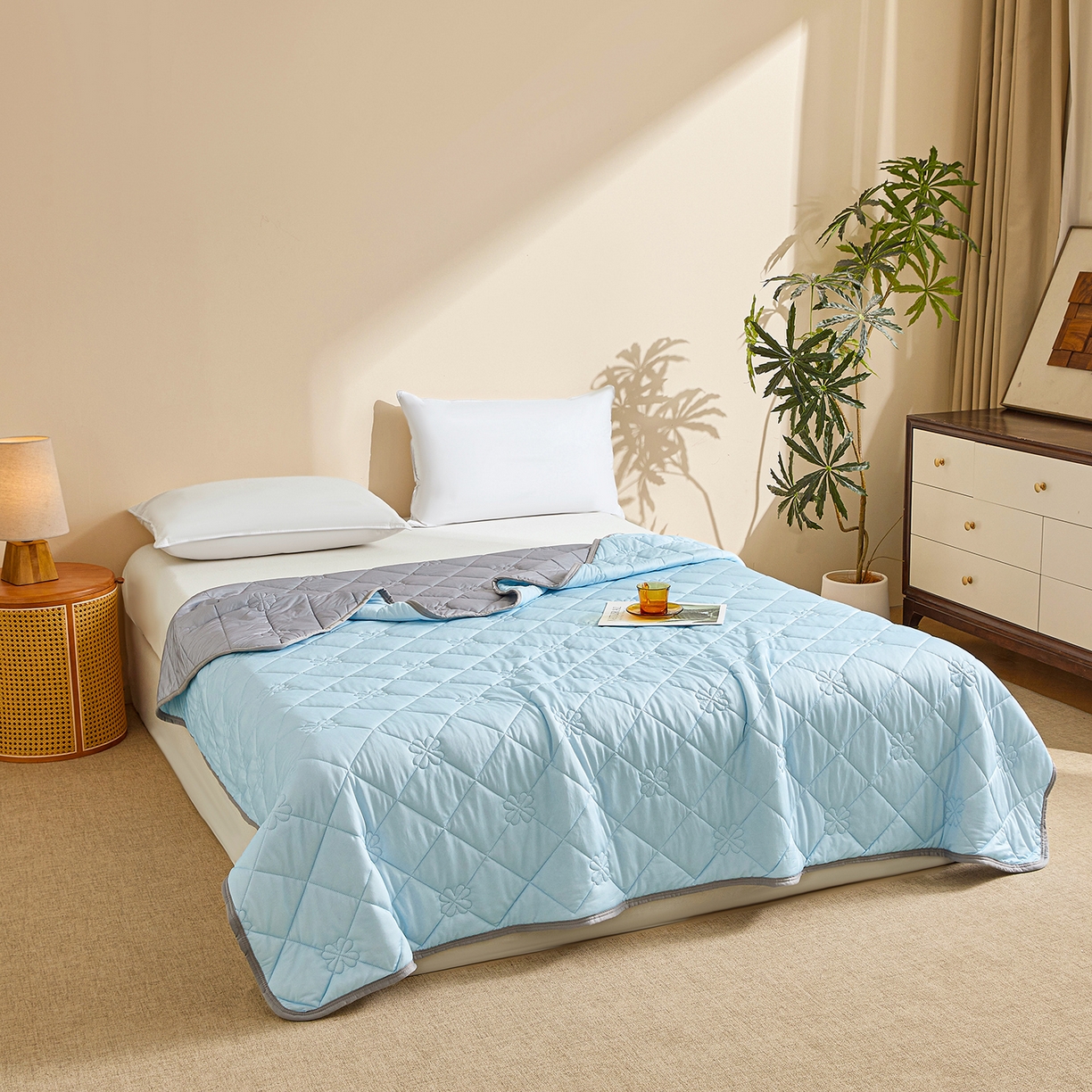 91家纺网 家纺一手货源 找家纺 魅图家纺 2026新款跨境A类凉感丝夏被-中文版 双拼-天空蓝