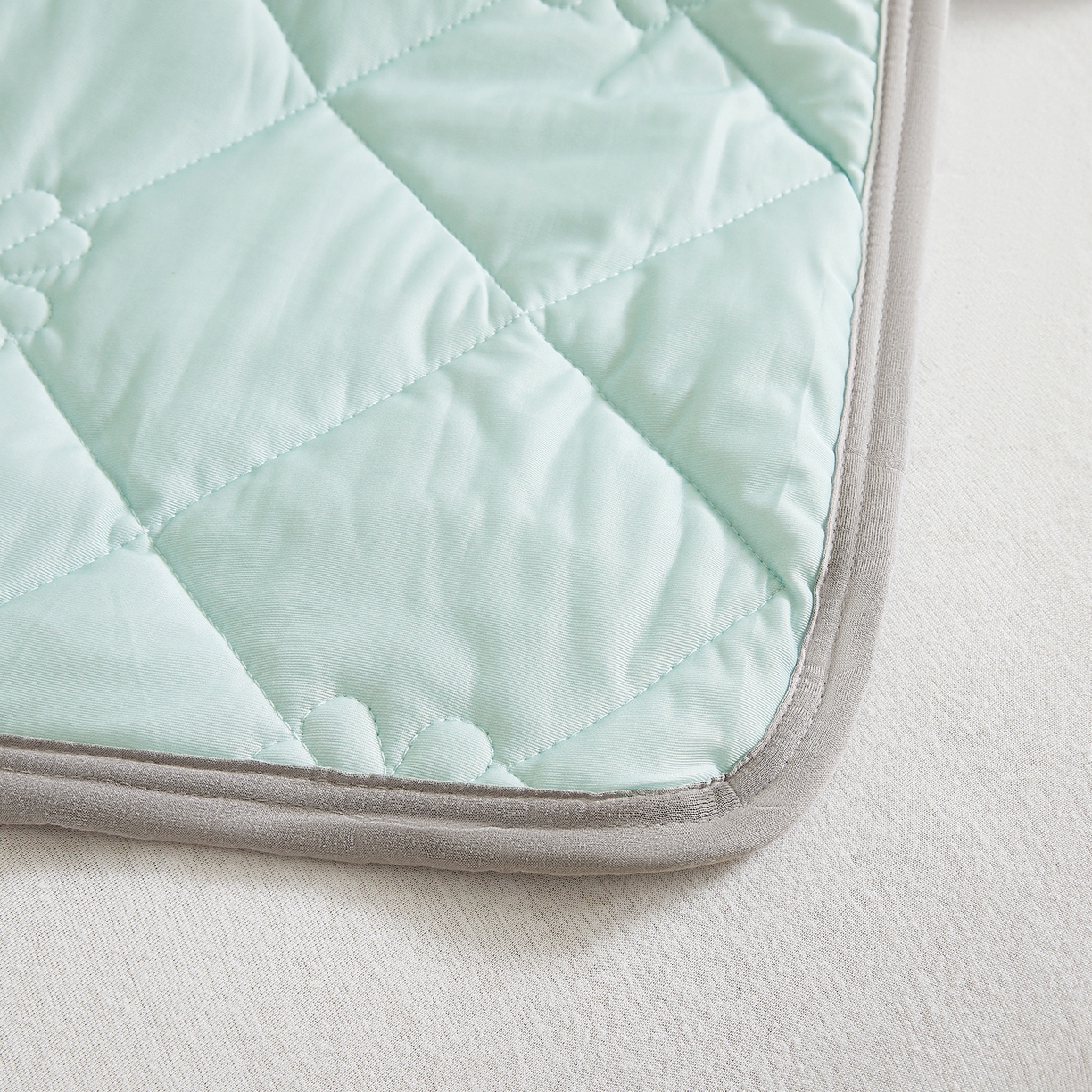 91家纺网 家纺一手货源 找家纺 （总）魅图家纺 2026新款跨境A类凉感丝夏被-中文版