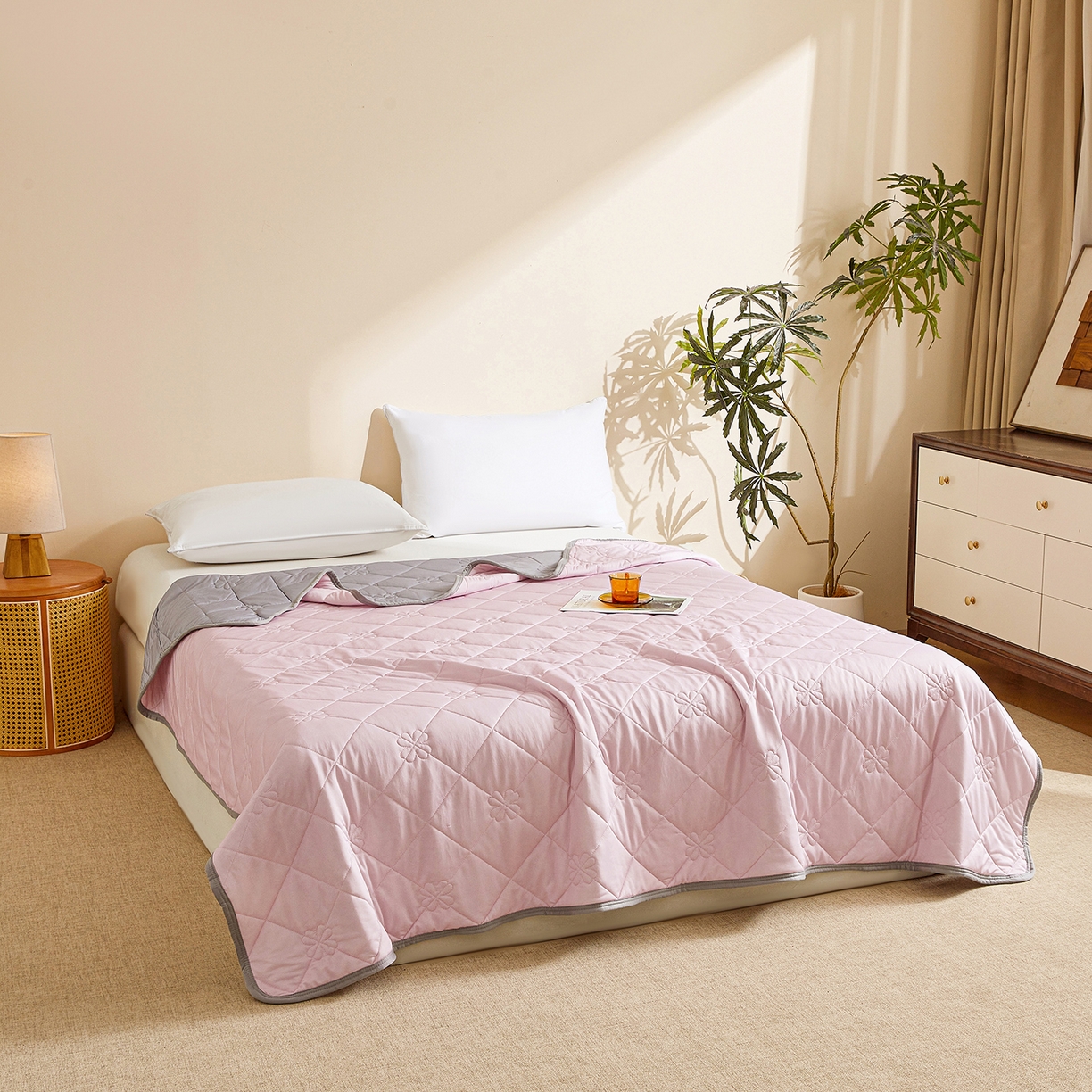 91家纺网 家纺一手货源 找家纺 魅图家纺 2026新款跨境A类凉感丝夏被-中文版 双拼-樱花粉