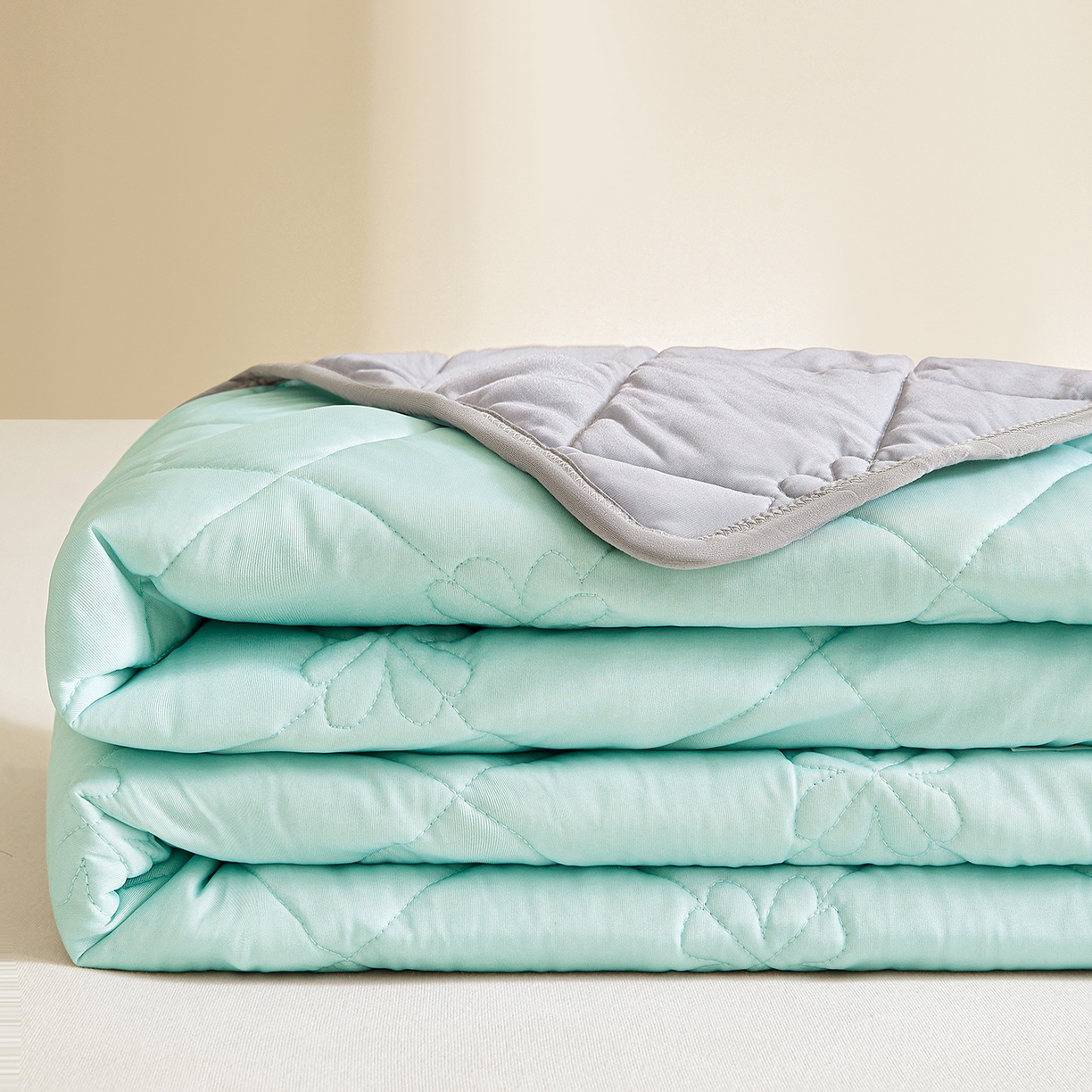 91家纺网 家纺一手货源 找家纺 魅图家纺 2026新款跨境A类凉感丝夏被-中文版 双拼-冰山绿