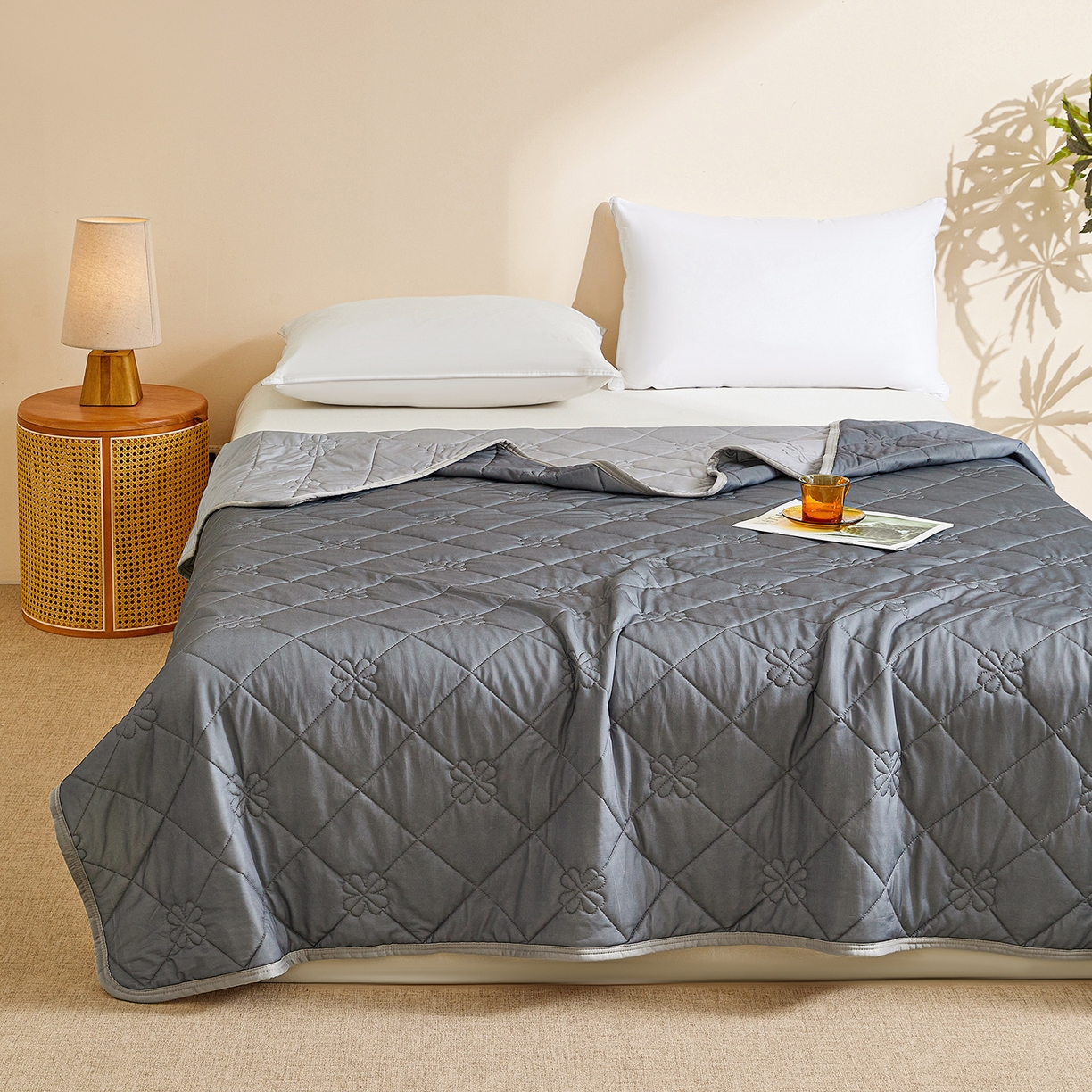 91家纺网 家纺一手货源 找家纺 魅图家纺 2026新款跨境A类凉感丝夏被-中文版 双拼-远黛灰