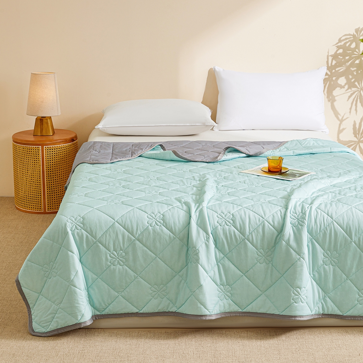 91家纺网 家纺一手货源 找家纺 魅图家纺 2026新款跨境A类凉感丝夏被-中文版 双拼-冰山绿