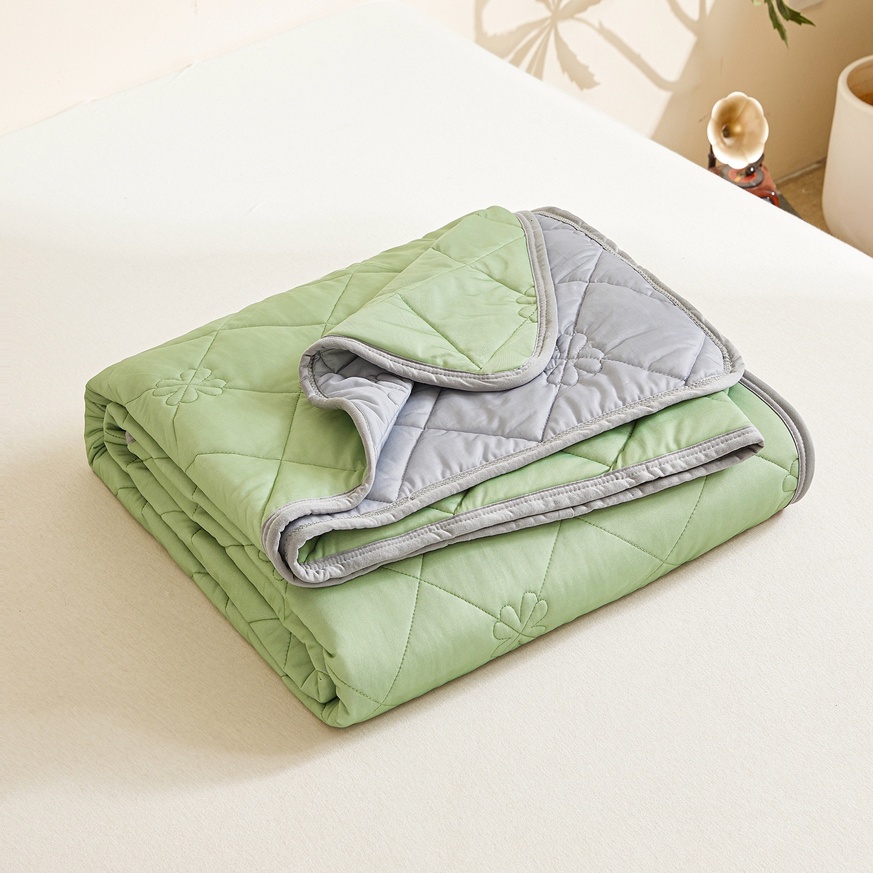 91家纺网 家纺一手货源 找家纺 魅图家纺 2026新款跨境A类凉感丝夏被-中文版 双拼-抹茶绿