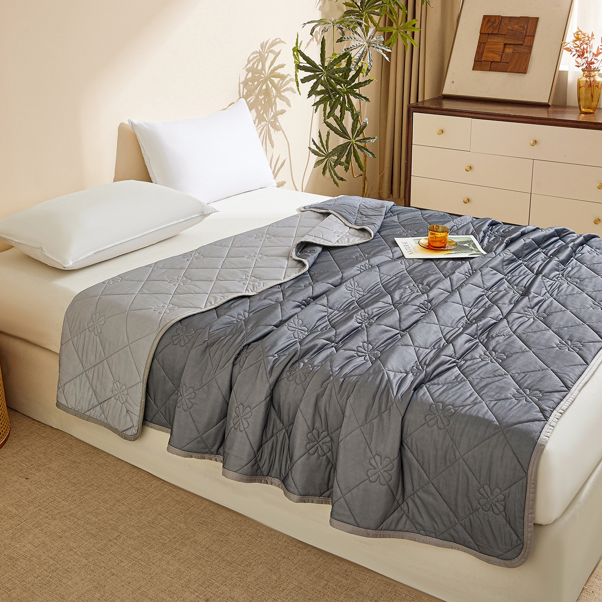 91家纺网 家纺一手货源 找家纺 魅图家纺 2026新款跨境A类凉感丝夏被-中文版 双拼-远黛灰