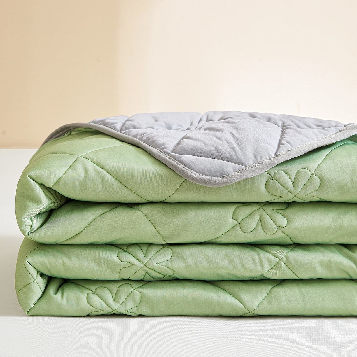 91家纺网 家纺一手货源 找家纺 魅图家纺 2026新款跨境A类凉感丝夏被-中文版 双拼-抹茶绿