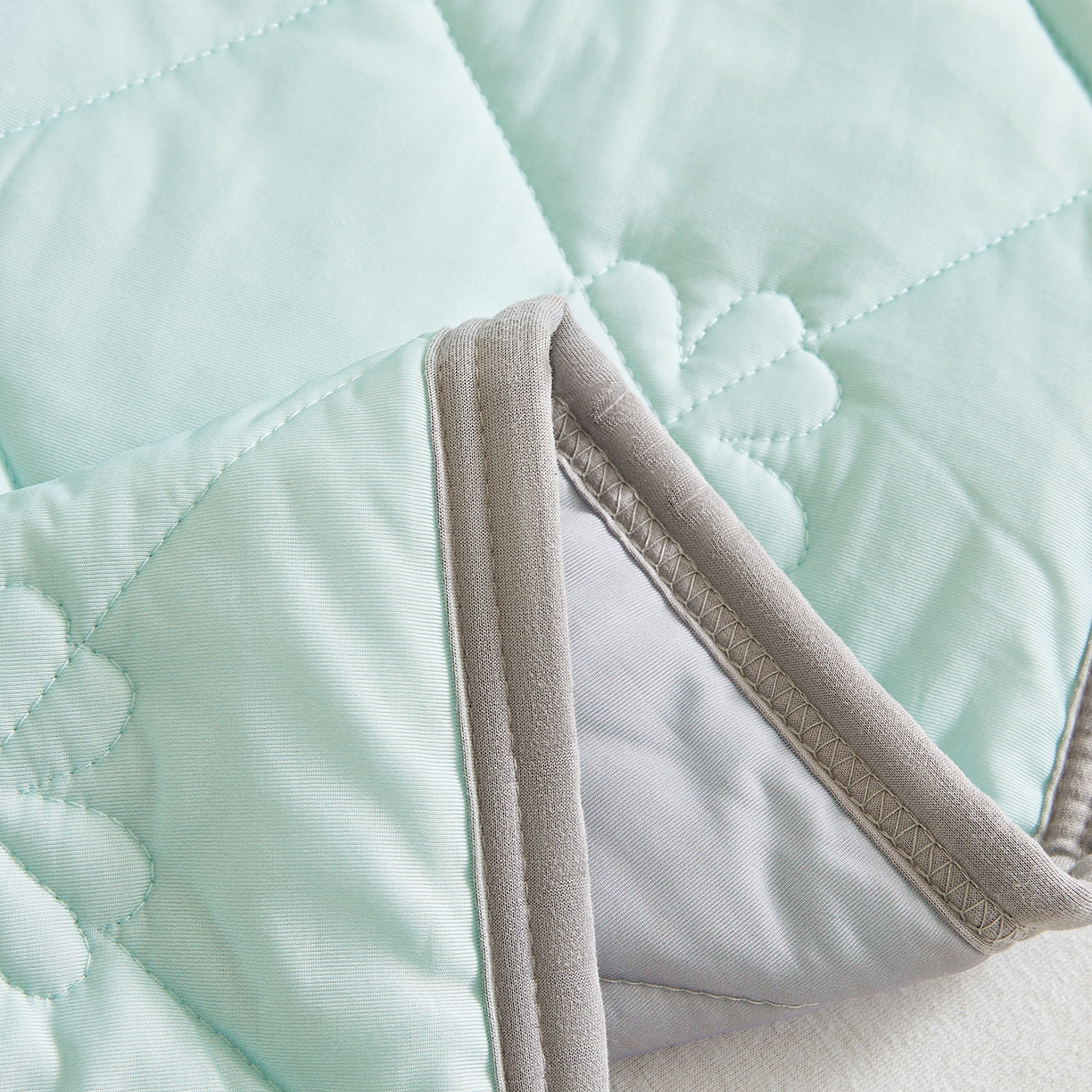 91家纺网 家纺一手货源 找家纺 （总）魅图家纺 2026新款跨境A类凉感丝夏被-中文版