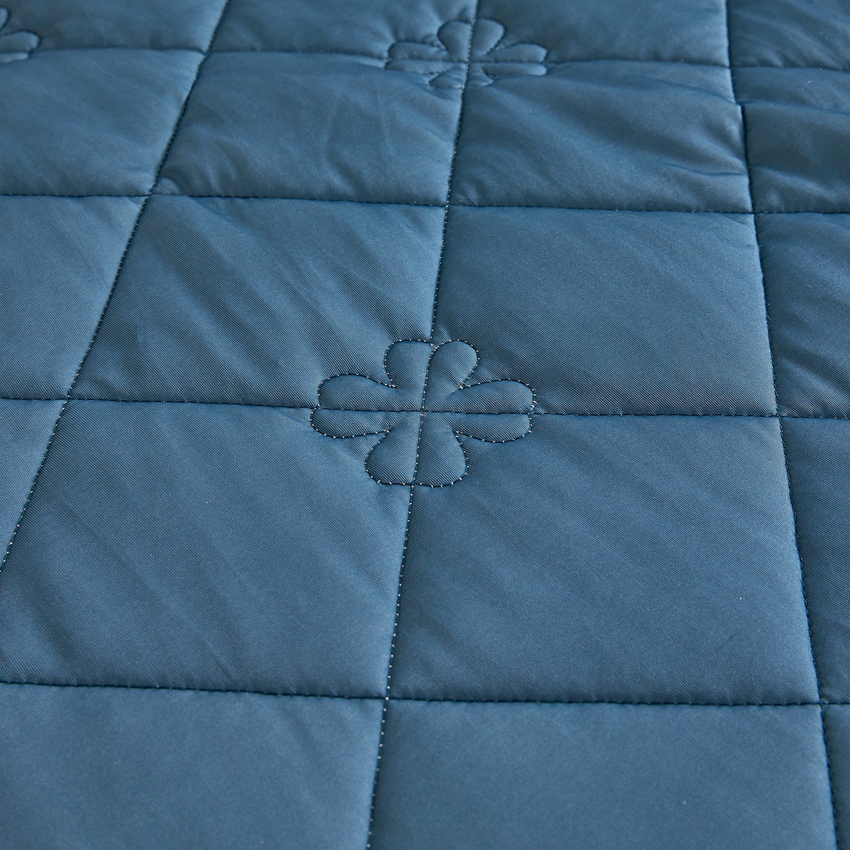 91家纺网 家纺一手货源 找家纺 魅图家纺 2026新款跨境A类凉感丝夏被-中文版 双拼-深睡蓝