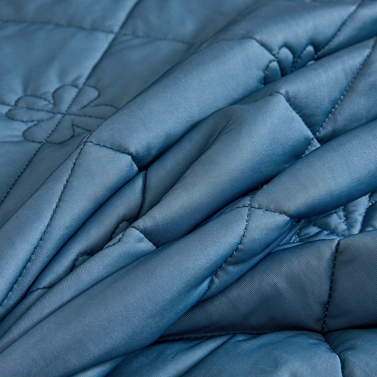 91家纺网 家纺一手货源 找家纺 魅图家纺 2026新款跨境A类凉感丝夏被-中文版 双拼-深睡蓝