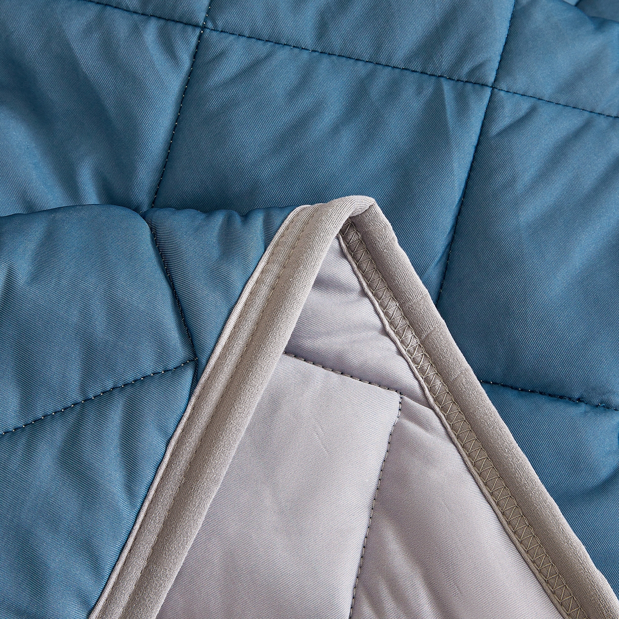 91家纺网 家纺一手货源 找家纺 魅图家纺 2026新款跨境A类凉感丝夏被-中文版 双拼-深睡蓝