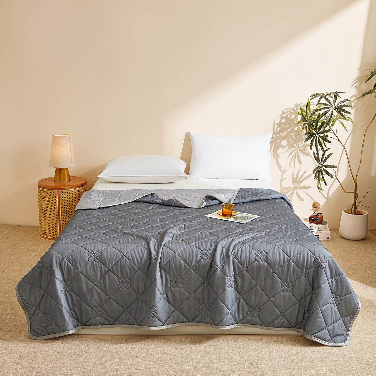 91家纺网 家纺一手货源 找家纺 魅图家纺 2026新款跨境A类凉感丝夏被-英文版 双拼 远黛灰