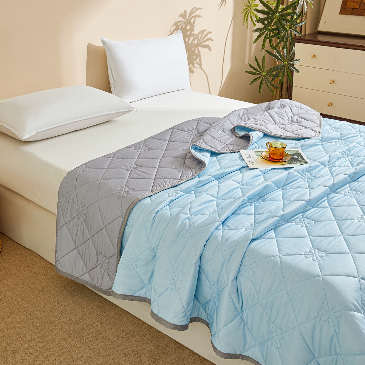 91家纺网 家纺一手货源 找家纺 魅图家纺 2026新款跨境A类凉感丝夏被-英文版 双拼 天空蓝