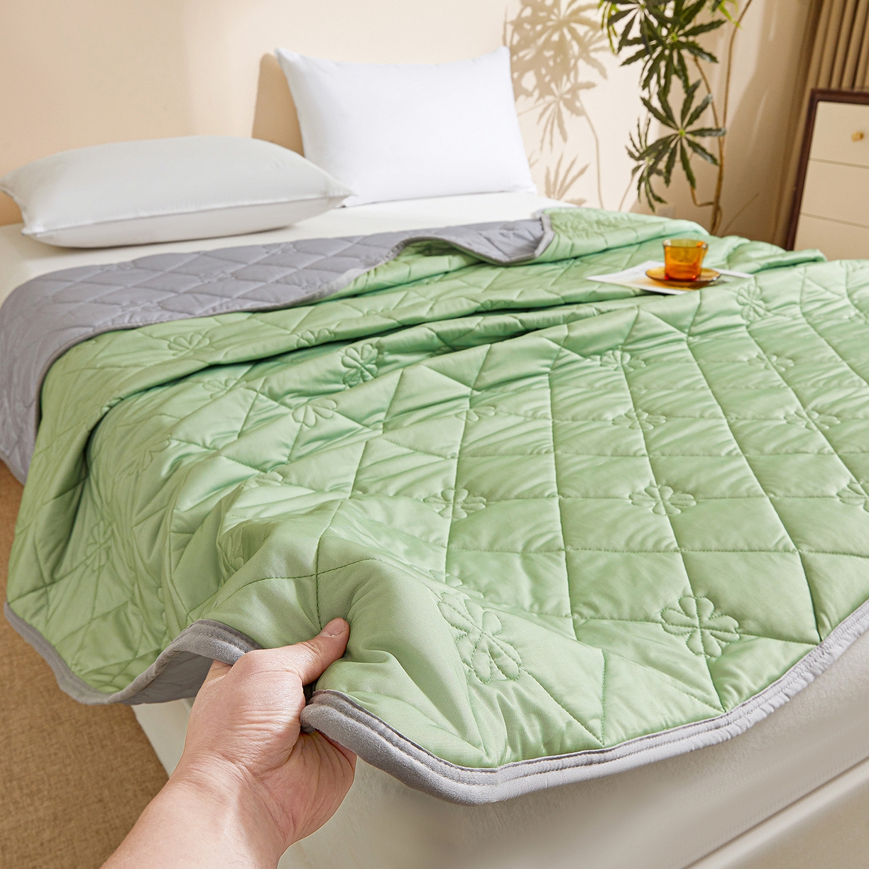 91家纺网 家纺一手货源 找家纺 魅图家纺 2026新款跨境A类凉感丝夏被-英文版 双拼 抹茶绿