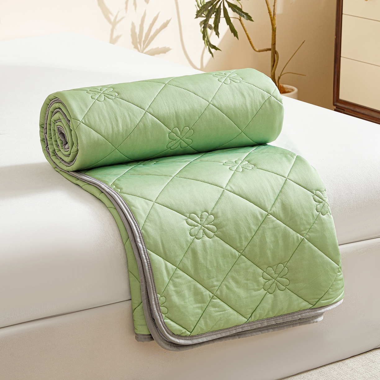 91家纺网 家纺一手货源 找家纺 魅图家纺 2026新款跨境A类凉感丝夏被-英文版 双拼 抹茶绿