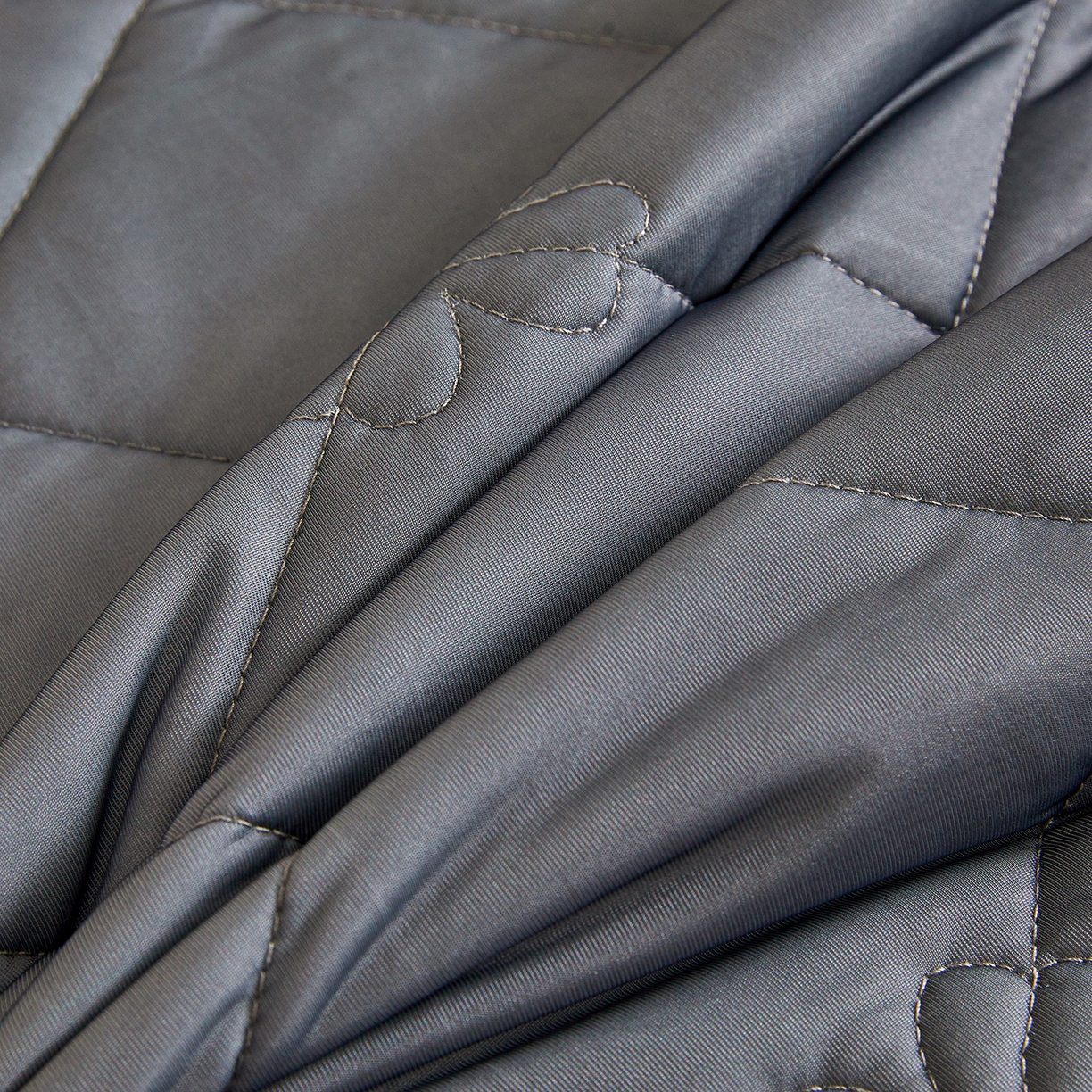 91家纺网 家纺一手货源 找家纺 魅图家纺 2026新款跨境A类凉感丝夏被-英文版 双拼 远黛灰