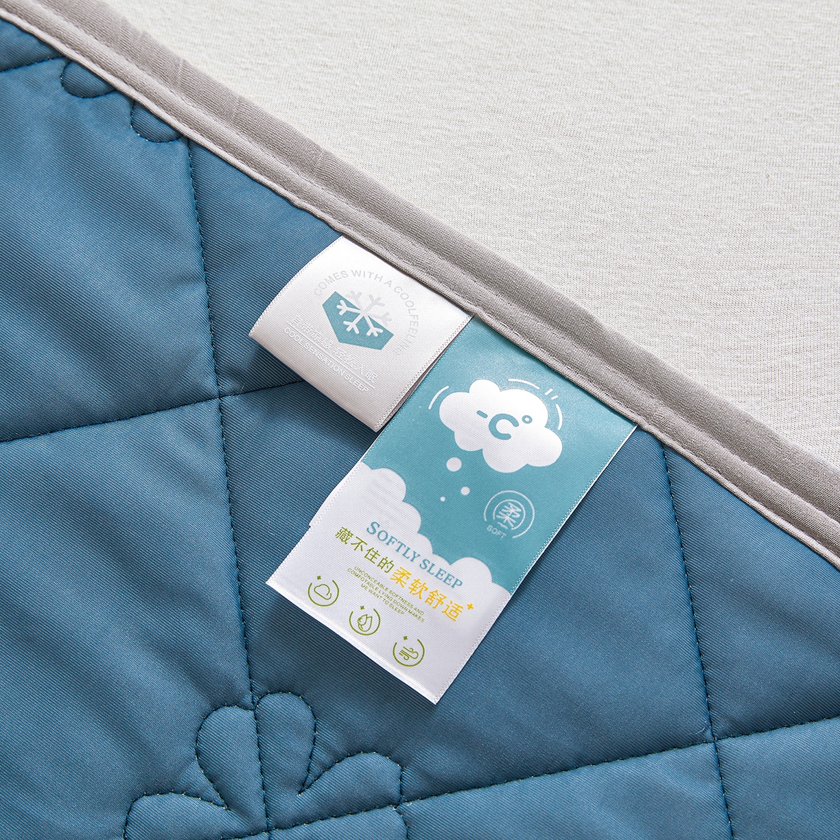 91家纺网 家纺一手货源 找家纺 魅图家纺 2026新款跨境A类凉感丝夏被-英文版 双拼 深睡蓝