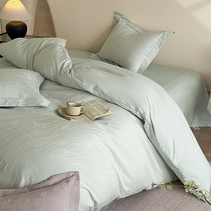 91家纺网 家纺一手货源 找家纺 玉相逢 2026新款全棉60S长绒棉立体厚织提花四件套 蝶梦-湖水绿