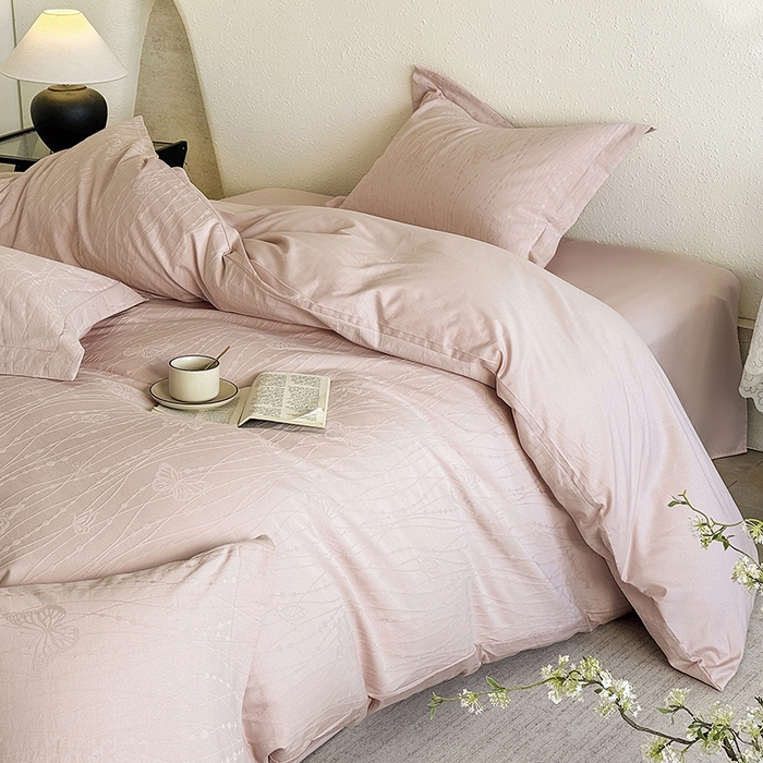 91家纺网 家纺一手货源 找家纺 玉相逢 2026新款全棉60S长绒棉立体厚织提花四件套 蝶梦-唯美粉