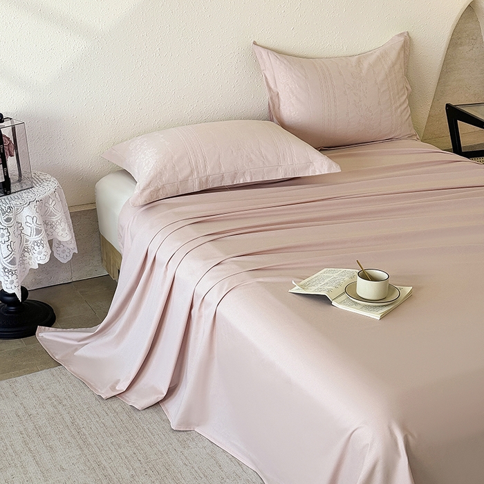 91家纺网 家纺一手货源 找家纺 玉相逢 2026新款全棉60S长绒棉立体厚织提花四件套 花漾甜心-唯美粉