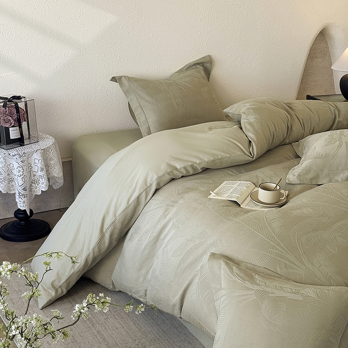 91家纺网 家纺一手货源 找家纺 玉相逢 2026新款全棉60S长绒棉立体厚织提花四件套 焦野- 奶绿