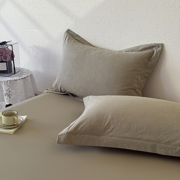 91家纺网 家纺一手货源 找家纺 玉相逢 2026新款全棉60S长绒棉立体厚织提花四件套 克拉拉-金属灰