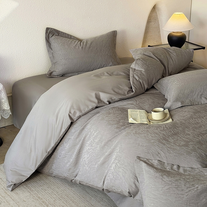 91家纺网 家纺一手货源 找家纺 玉相逢 2026新款全棉60S长绒棉立体厚织提花四件套 克拉拉-太空灰