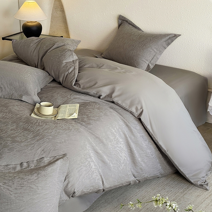 91家纺网 家纺一手货源 找家纺 玉相逢 2026新款全棉60S长绒棉立体厚织提花四件套 克拉拉-太空灰