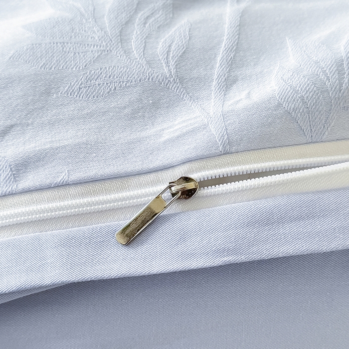 91家纺网 家纺一手货源 找家纺 玉相逢 2026新款全棉60S长绒棉立体厚织提花四件套 芊芊叶语-云水蓝