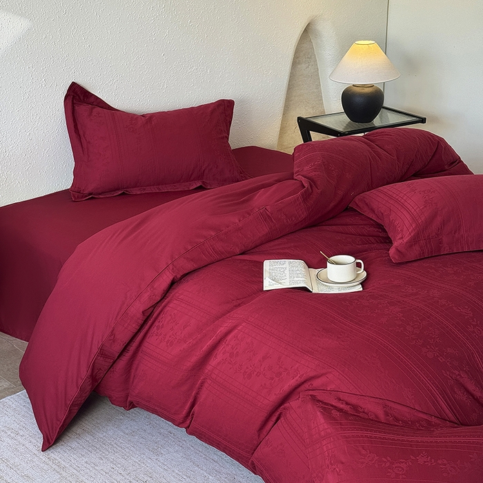 91家纺网 家纺一手货源 找家纺 玉相逢 2026新款全棉60S长绒棉立体厚织提花四件套 沁香-大红