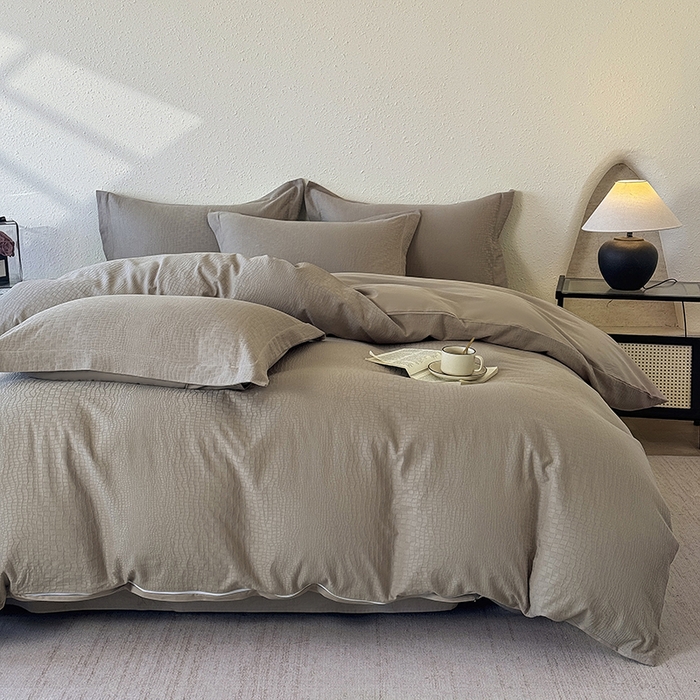 91家纺网 家纺一手货源 找家纺 玉相逢 2026新款全棉60S长绒棉立体厚织提花四件套 石烁-金属灰