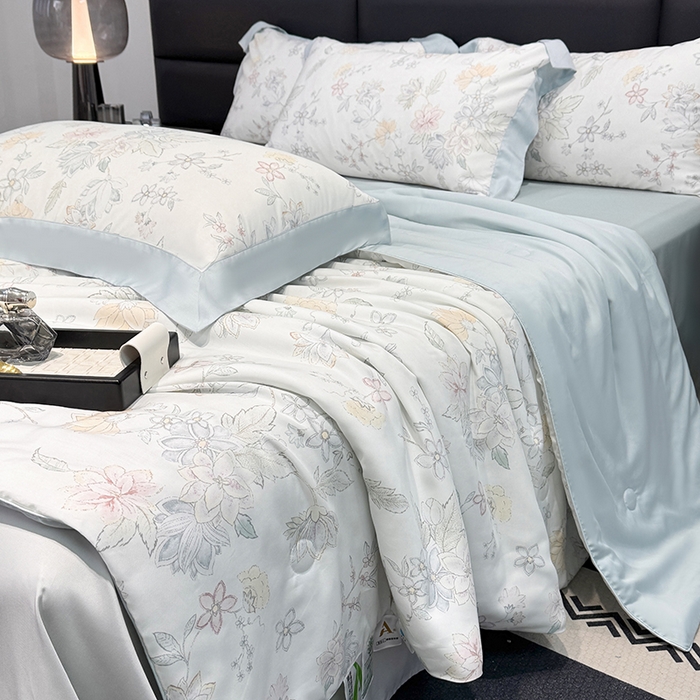 91家纺网 家纺一手货源 找家纺 玉相逢 2026春夏新款莱赛尔天丝夏被嵌绳款数码印花单夏被夏被四件套 春日蜜糖