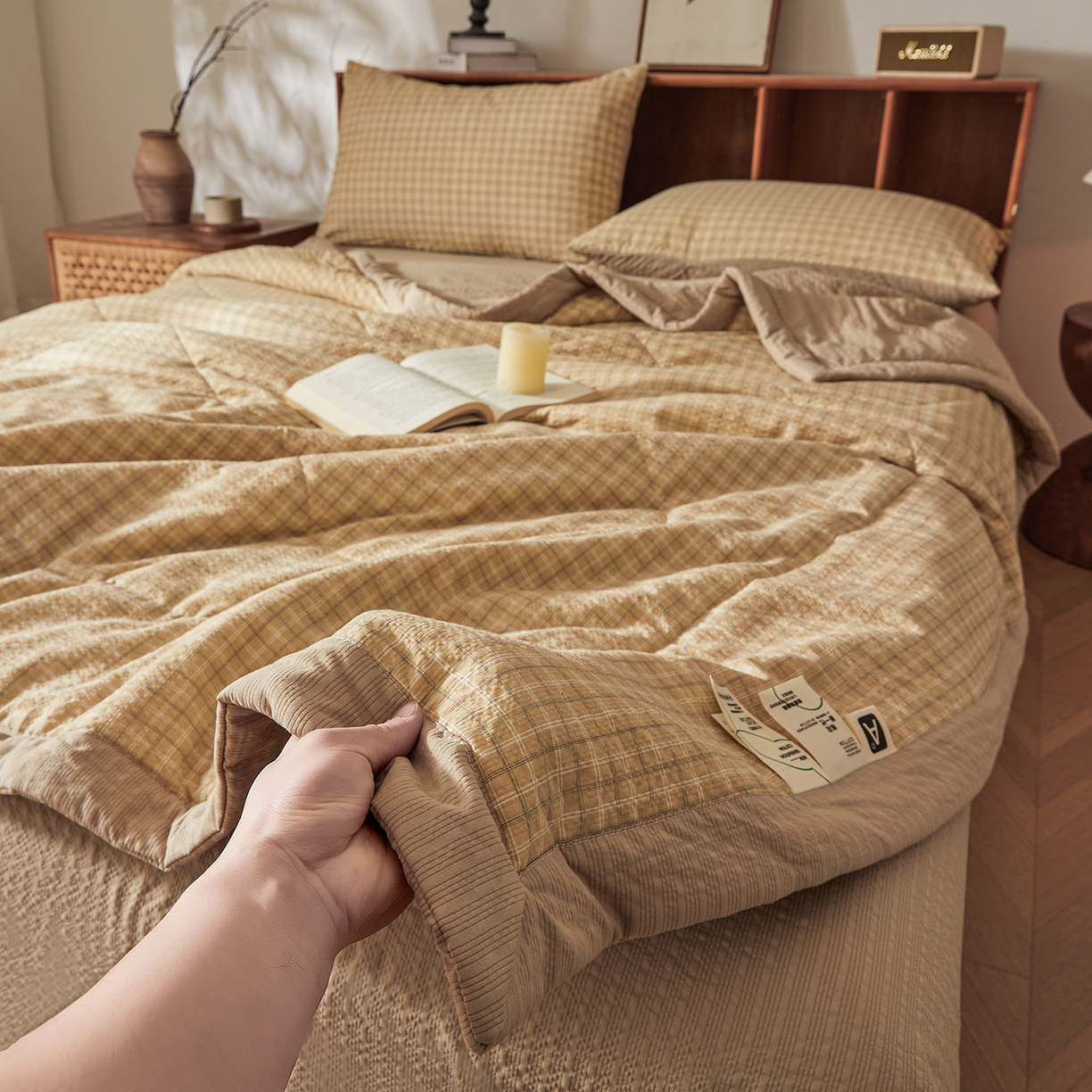 91家纺网 家纺一手货源 找家纺 熙宴家纺 2026新款云感泡芙棉花夏被四件套 咖方格