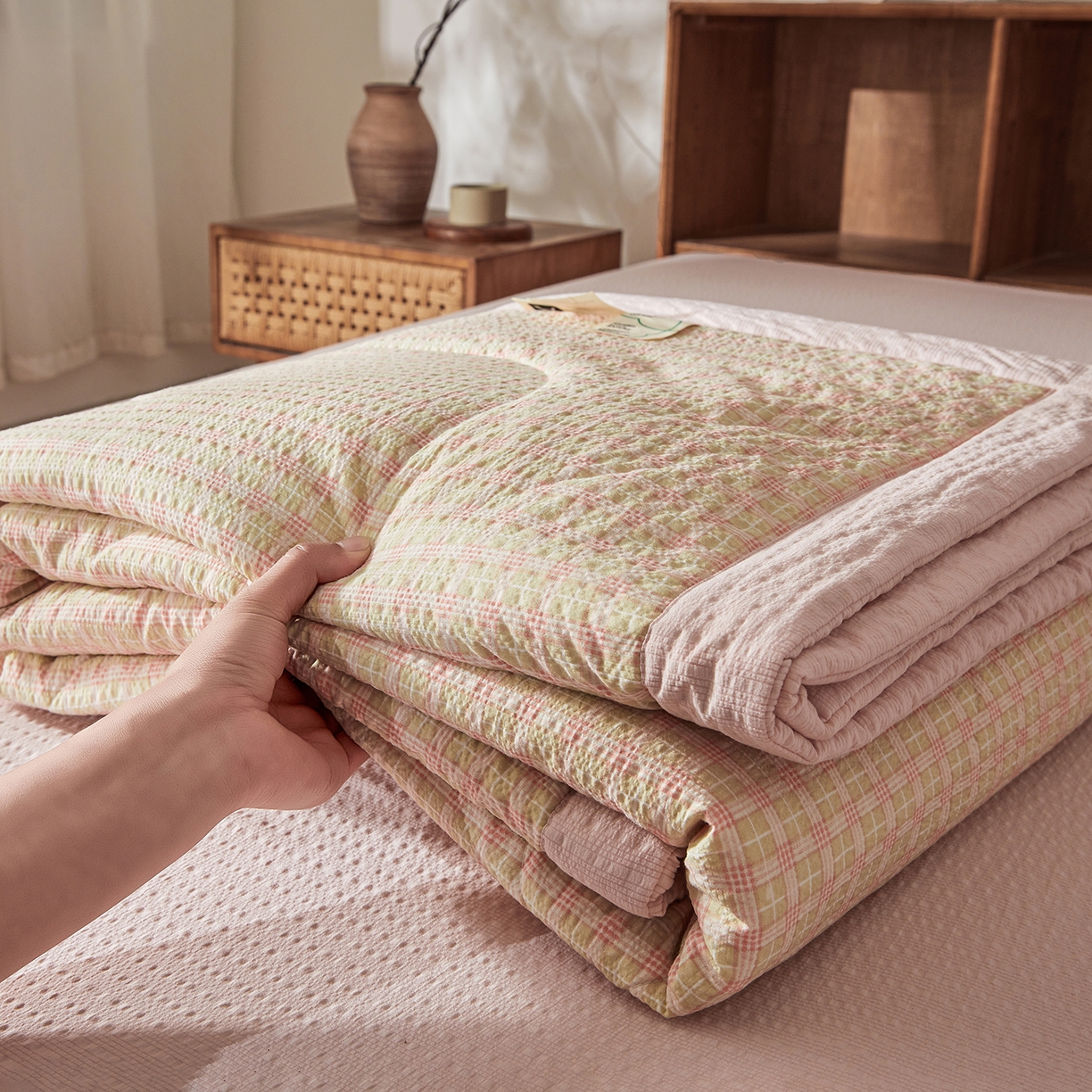 91家纺网 家纺一手货源 找家纺 熙宴家纺 2026新款云感泡芙棉花夏被四件套 粉方格