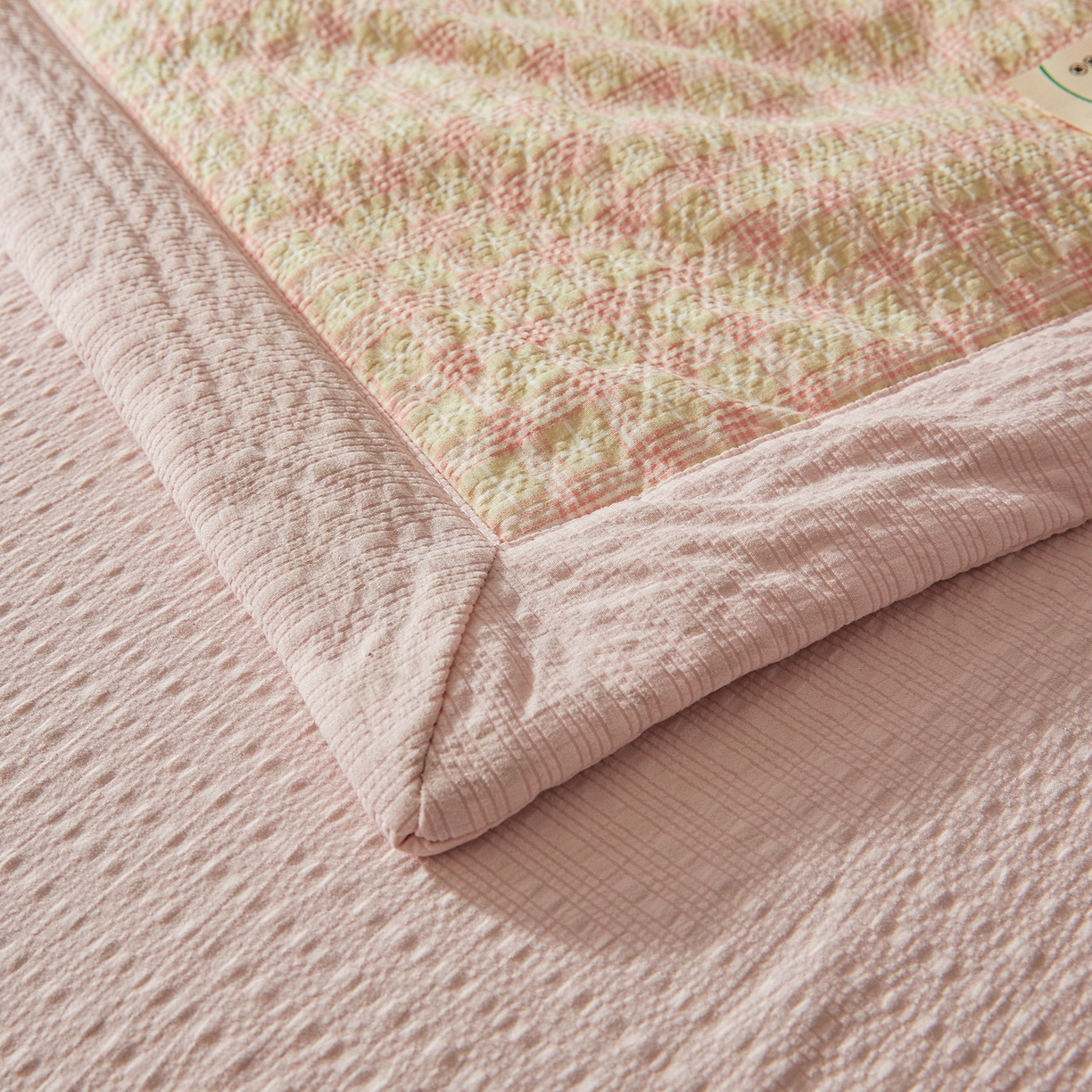 91家纺网 家纺一手货源 找家纺 熙宴家纺 2026新款云感泡芙棉花夏被四件套 粉方格