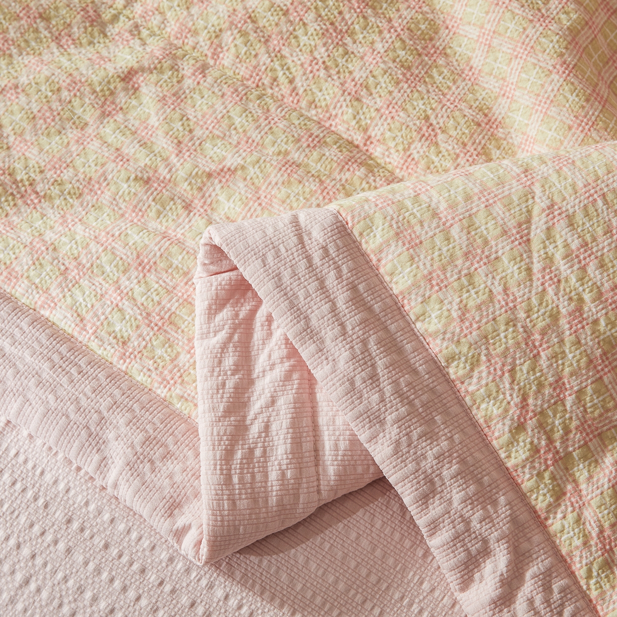 91家纺网 家纺一手货源 找家纺 熙宴家纺 2026新款云感泡芙棉花夏被四件套 粉方格