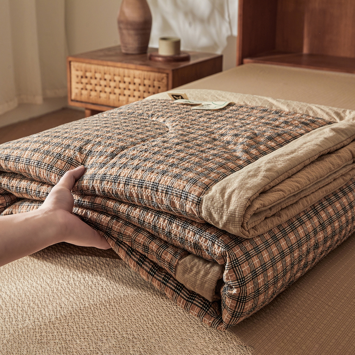 91家纺网 家纺一手货源 找家纺 熙宴家纺 2026新款云感泡芙棉花夏被四件套 咖黑方格