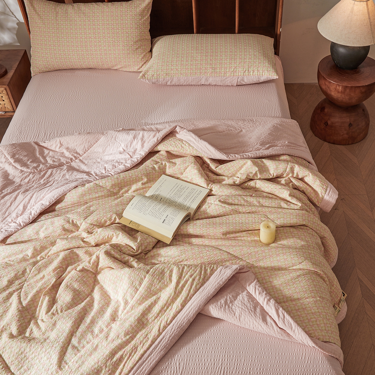 91家纺网 家纺一手货源 找家纺 熙宴家纺 2026新款云感泡芙棉花夏被四件套 粉方格