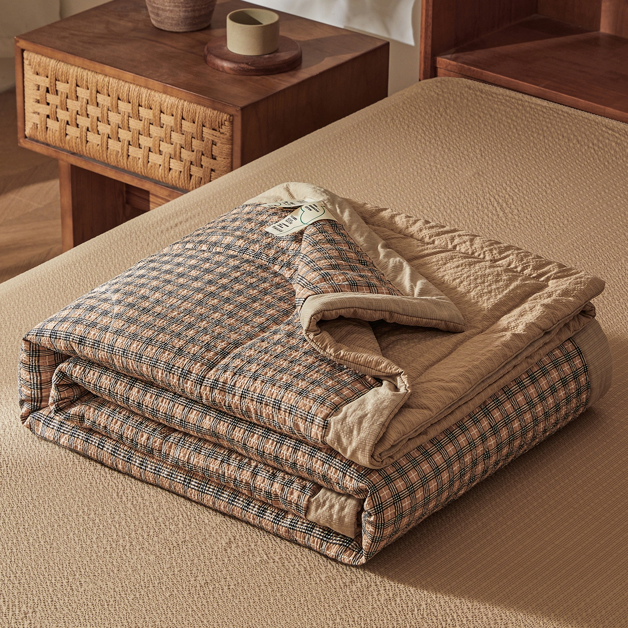 91家纺网 家纺一手货源 找家纺 熙宴家纺 2026新款云感泡芙棉花夏被四件套 咖黑方格