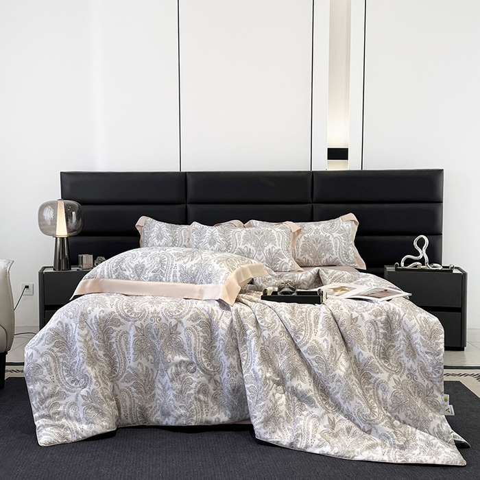 91家纺网 家纺一手货源 找家纺 玉相逢 2026春夏新款莱赛尔天丝夏被嵌绳款数码印花单夏被夏被四件套 风止弦