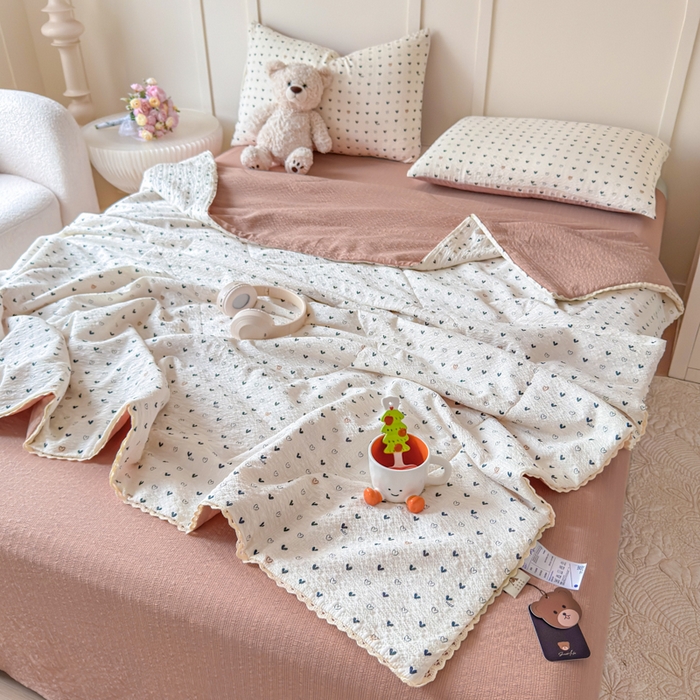 91家纺网 家纺一手货源 找家纺 梦舒阳 2026新款泡芙棉夏被花边款泡芙纱夏凉被四件套空调被带小熊吊牌 幸运